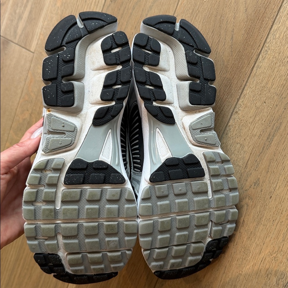 Nike Zoom Vomero 5 - Men’s size 8 - Picture 5 of 5